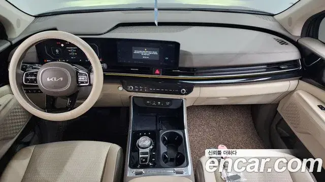 Kia Carnival 2023 — ფოტო 8/20