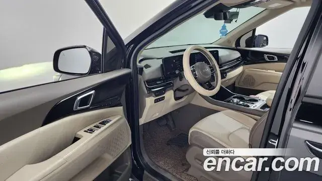 Kia Carnival 2023 — ფოტო 15/20