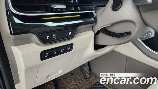 Kia Carnival 2023 — ფოტო 16/20