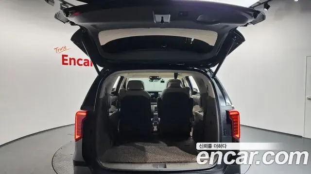 Kia Carnival 2023 — ფოტო 20/20
