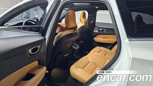 Volvo XC60 2020 — Şəkil 16/30