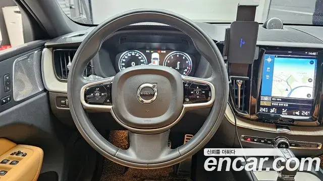 Volvo XC60 2020 — Şəkil 26/30