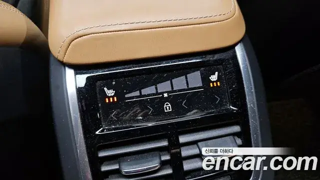 Volvo XC60 2020 — Şəkil 28/30