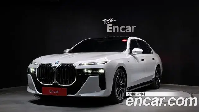 BMW 7 Series 2023 — Фото 1/20