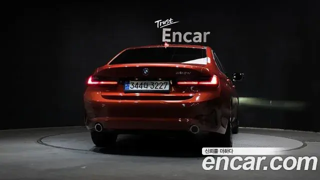 BMW 3 Series 2019 — ფოტო 8/20