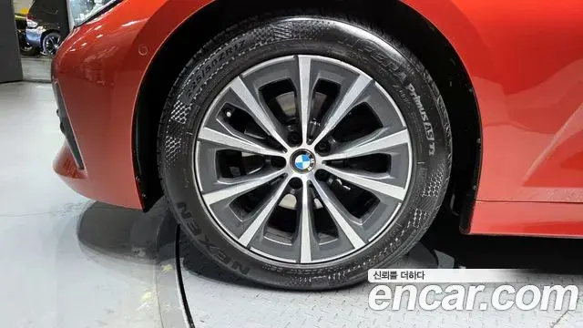 BMW 3 Series 2019 — ფოტო 19/20