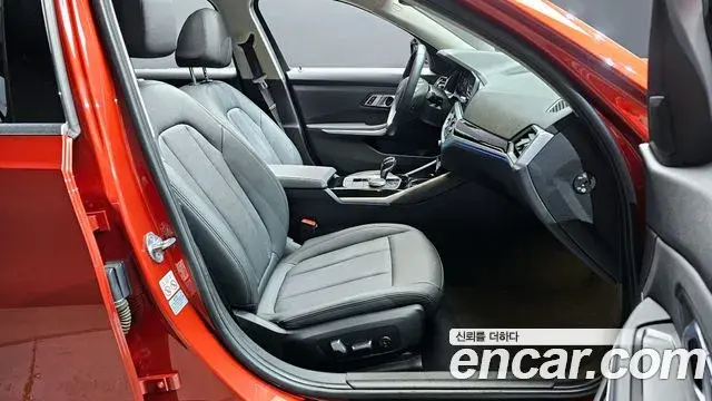 BMW 3 Series 2019 — ფოტო 17/20