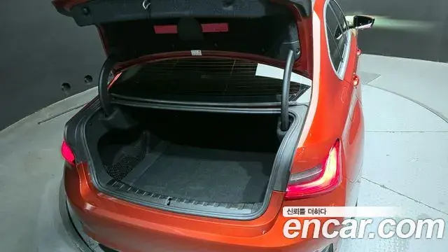 BMW 3 Series 2019 — ფოტო 16/20