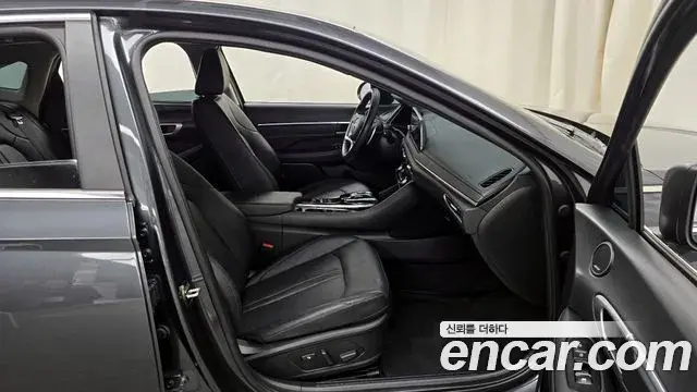 Hyundai Sonata Hybrid 2022 — ფოტო 18/20