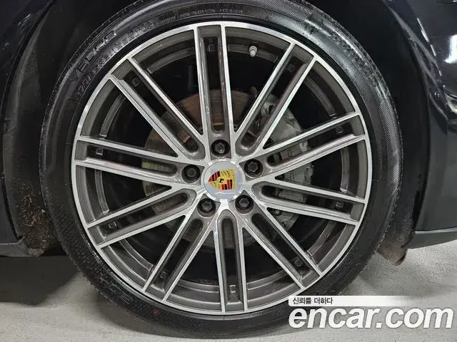 Porsche Panamera 2018 — Photo 2/20