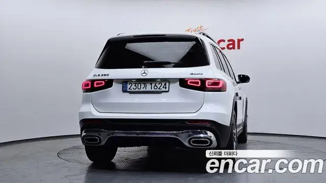 Mercedes-Benz GLB-Class 2021 — Şəkil 18/20