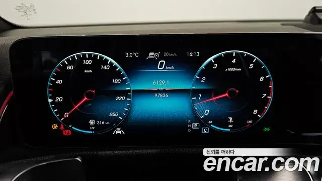 Mercedes-Benz GLB-Class 2021 — Şəkil 7/20