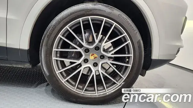 Porsche Cayenne 2022 — Photo 5/20