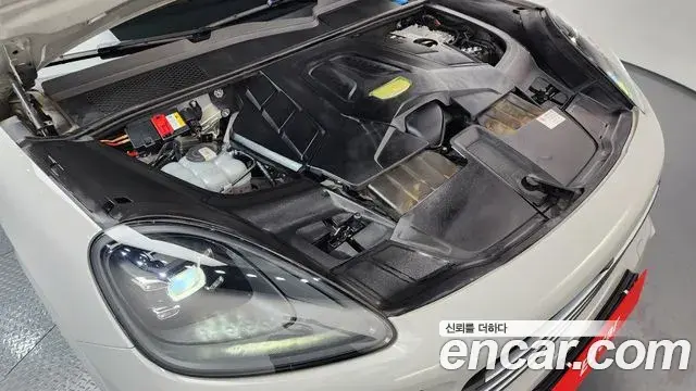 Porsche Cayenne 2022 — Photo 6/20