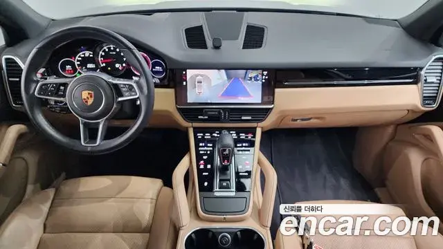 Porsche Cayenne 2022 — Photo 17/20