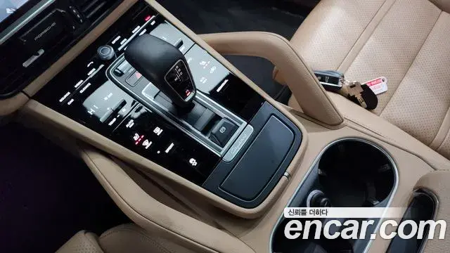 Porsche Cayenne 2022 — Photo 19/20