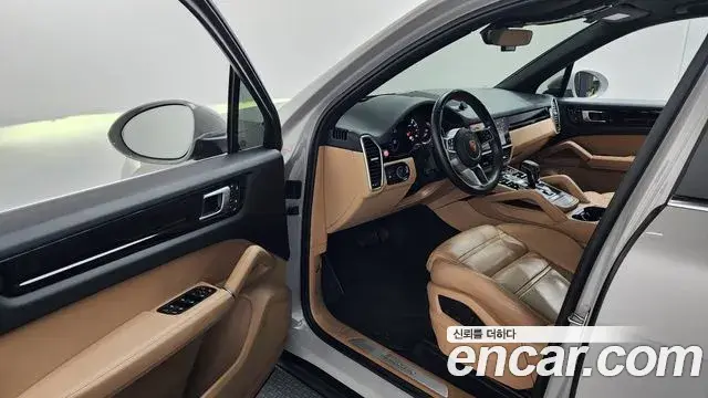Porsche Cayenne 2022 — Photo 11/20