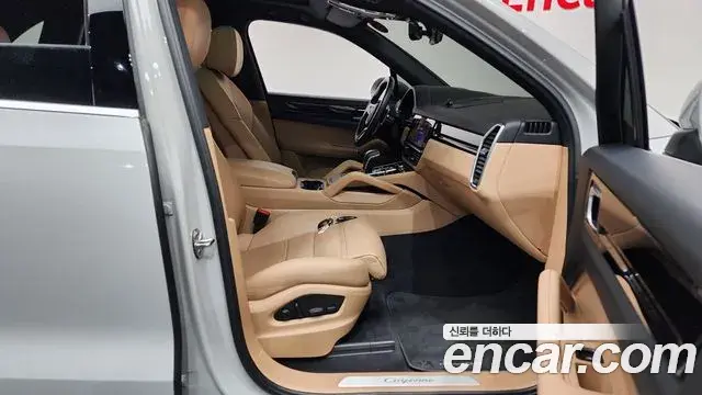 Porsche Cayenne 2022 — Photo 12/20