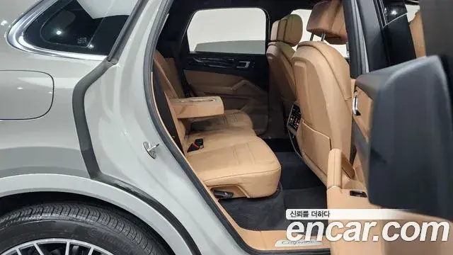 Porsche Cayenne 2022 — Photo 4/20