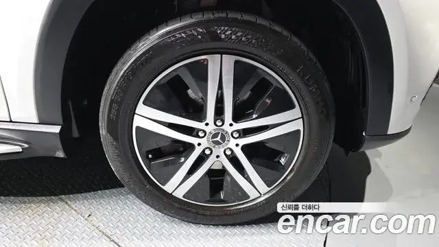 Mercedes-Benz GLE-Class 2020 — Photo 9/20