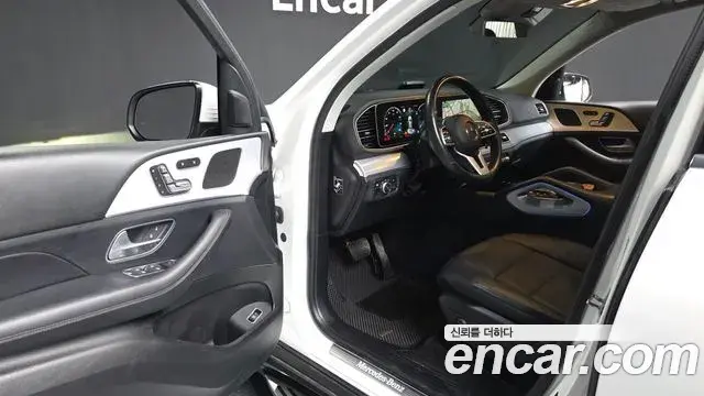 Mercedes-Benz GLE-Class 2020 — Photo 17/20