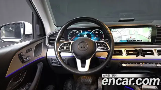 Mercedes-Benz GLE-Class 2020 — Photo 18/20