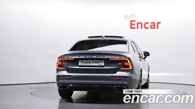 Volvo S60 2020 — Şəkil 19/20