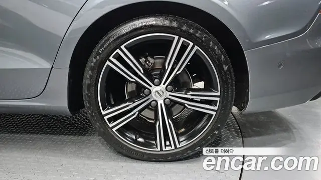 Volvo S60 2020 — Şəkil 10/20