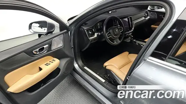 Volvo S60 2020 — Şəkil 17/20
