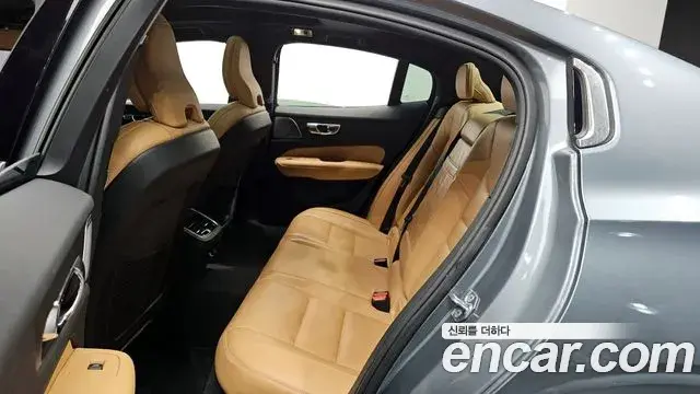 Volvo S60 2020 — Şəkil 14/20
