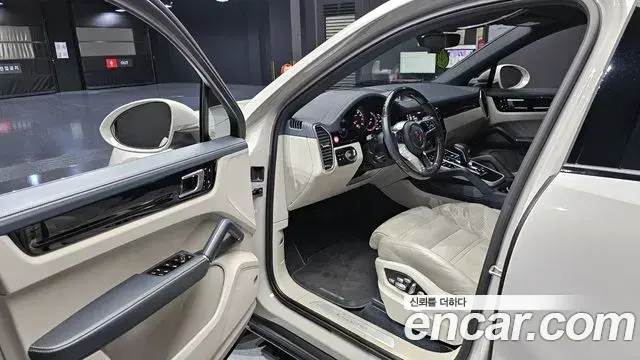 Porsche Cayenne 2021 — Фото 11/20