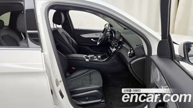 Mercedes-Benz GLC-Class 2019 — Şəkil 15/20