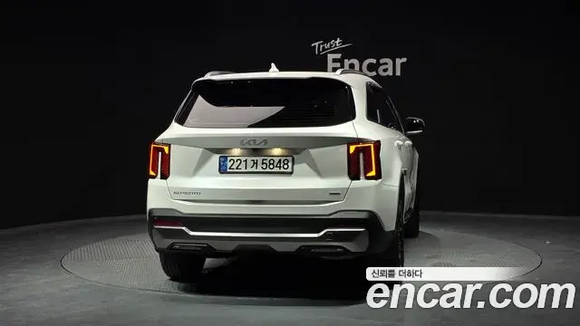 Kia Sorento 2023 — Photo 8/20