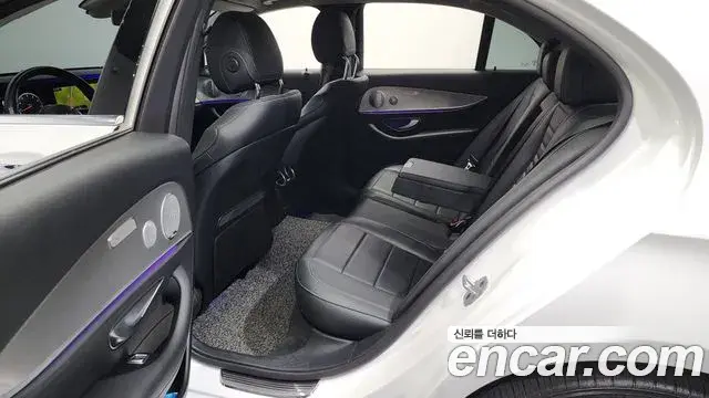 Mercedes-Benz E-Class 2018 — Фото 11/20