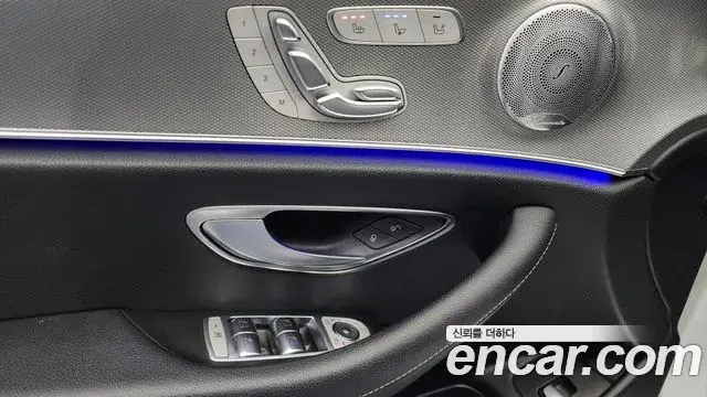 Mercedes-Benz E-Class 2018 — Фото 12/20