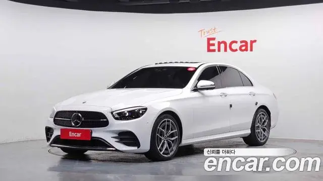 Mercedes-Benz E-Class 2022 — Photo 18/20