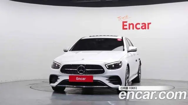 Mercedes-Benz E-Class 2022 — Photo 6/20
