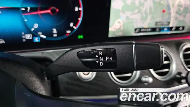 Mercedes-Benz E-Class 2022 — Photo 16/20