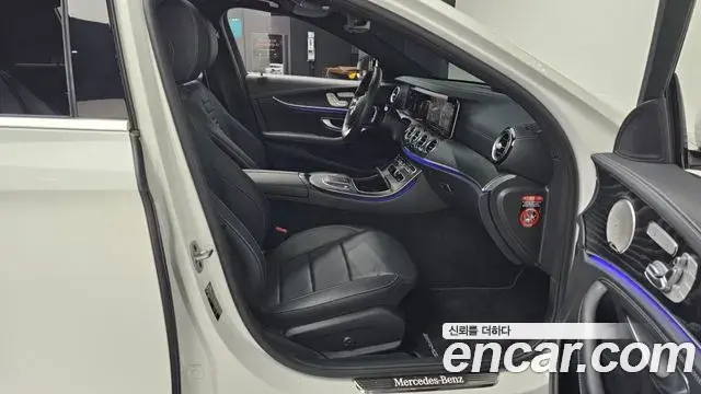 Mercedes-Benz E-Class 2022 — Photo 2/20