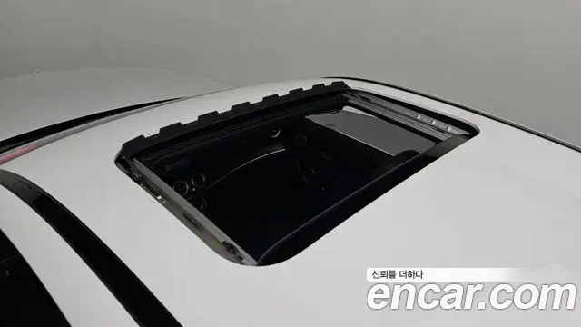 Mercedes-Benz E-Class 2022 — Photo 15/20