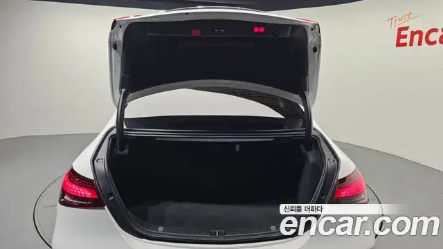 Mercedes-Benz E-Class 2022 — Photo 3/20