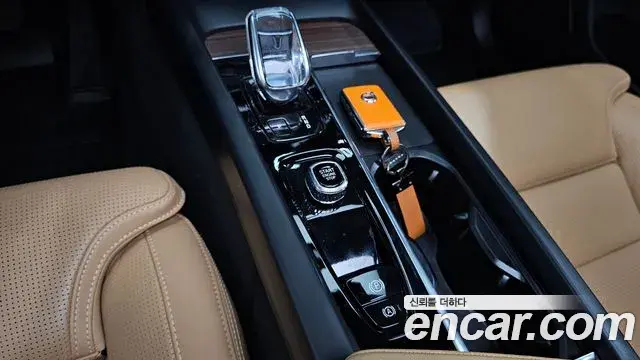 Volvo XC60 2022 — Photo 9/20