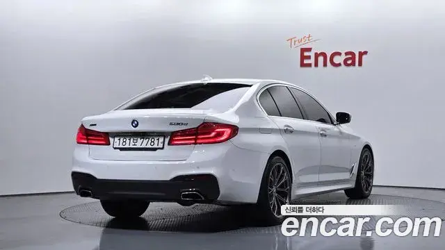 BMW 5 Series 2018 — Photo 9/20