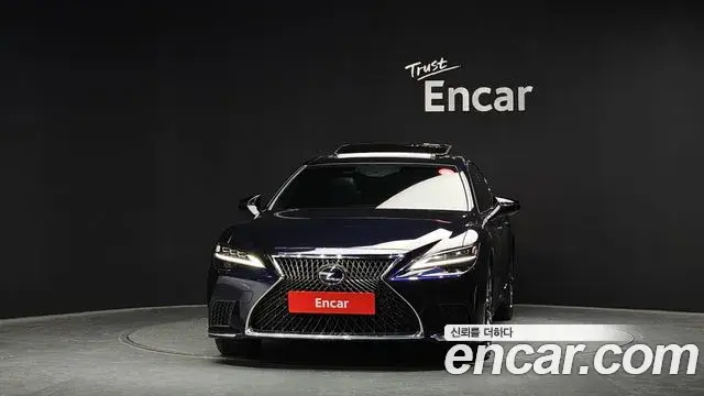 Lexus LS500h 2022 — Photo 6/20