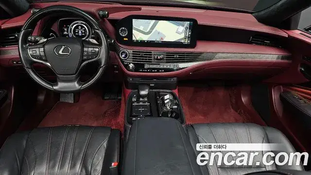 Lexus LS500h 2022 — Photo 8/20