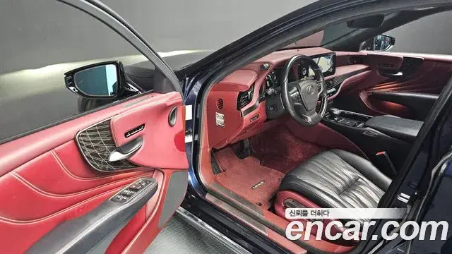 Lexus LS500h 2022 — Photo 19/20