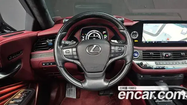 Lexus LS500h 2022 — Photo 2/20