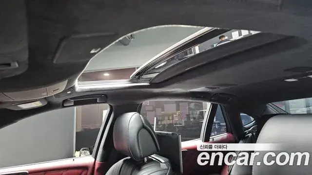 Lexus LS500h 2022 — Photo 13/20