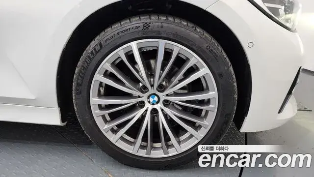 BMW 3 Series 2022 — Şəkil 9/20
