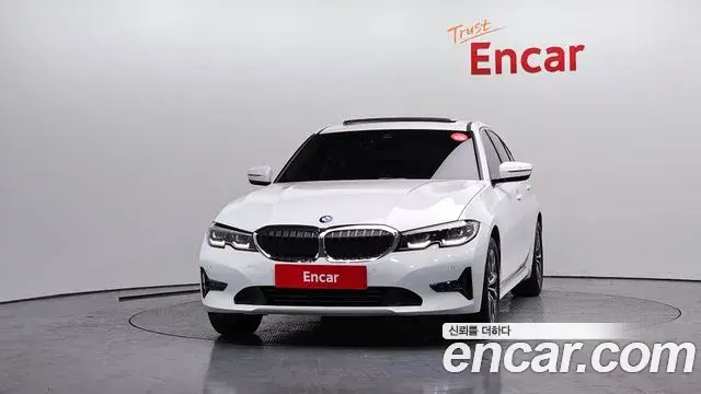 BMW 3 Series 2021 — ფოტო 8/20